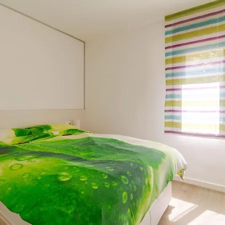 Piso Reformado A Pie De Playa Sa Riera בגור